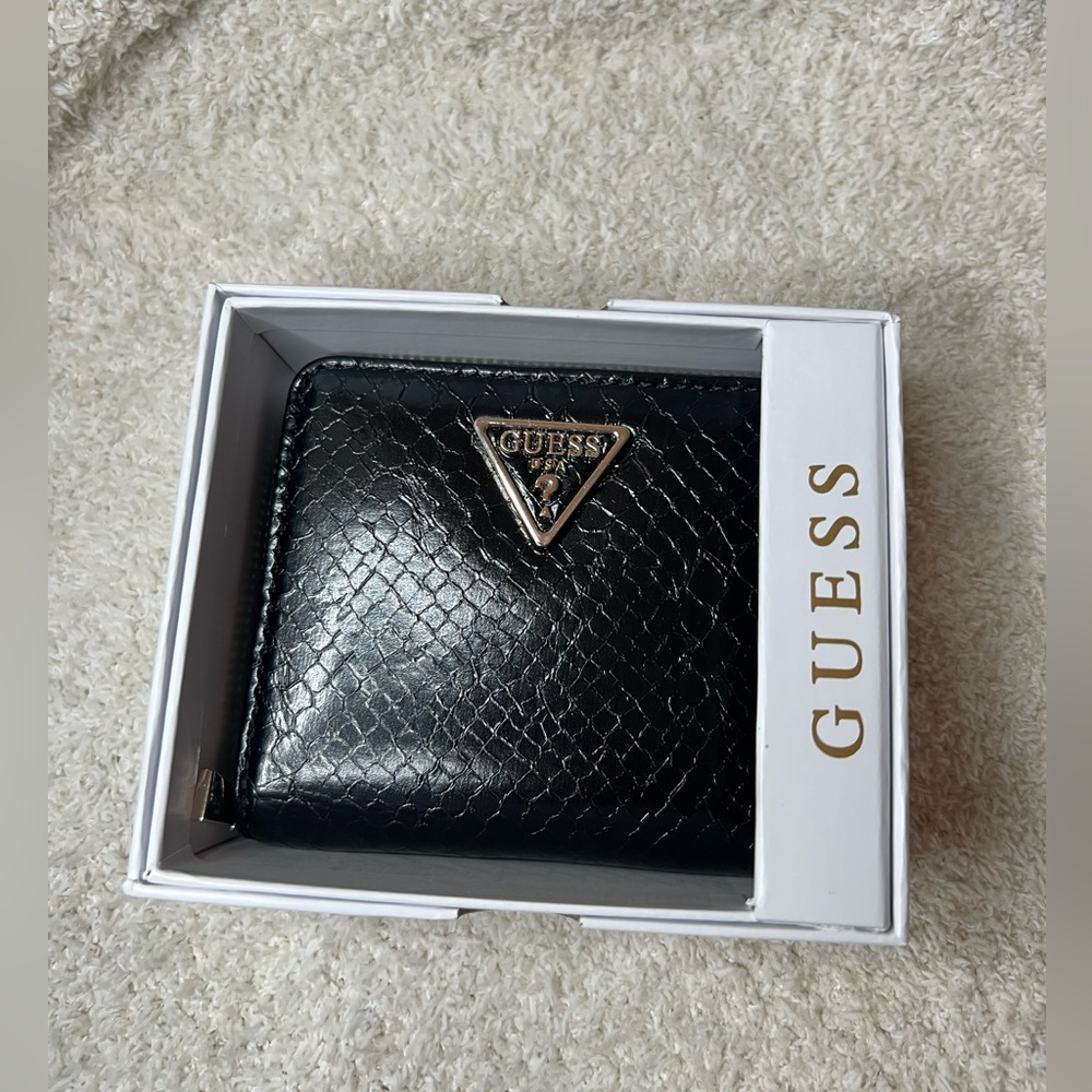 New Guess Wallet